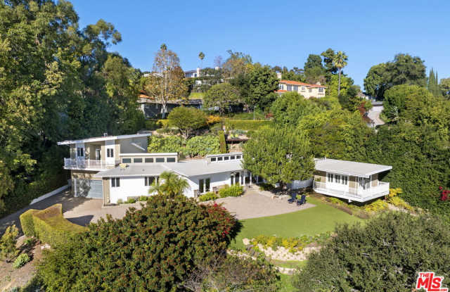 11215 Sunset Boulevard