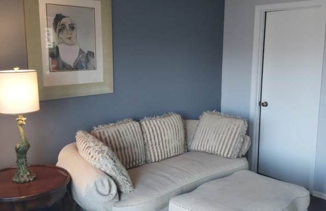 3115 Winchester Ct E