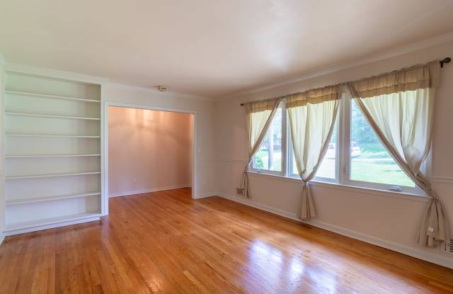 3003 Stratford Drive