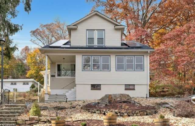 Photo of 102 E Prospect St