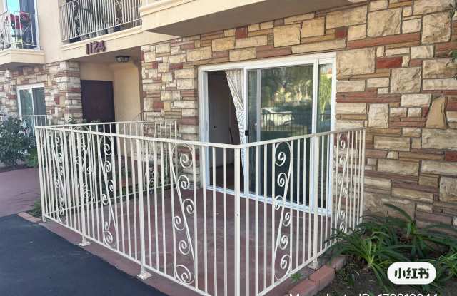 Photo of 1124 West Huntington Drive