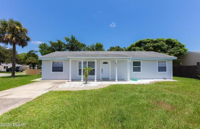 Photo of 489 Wiltshire Boulevard