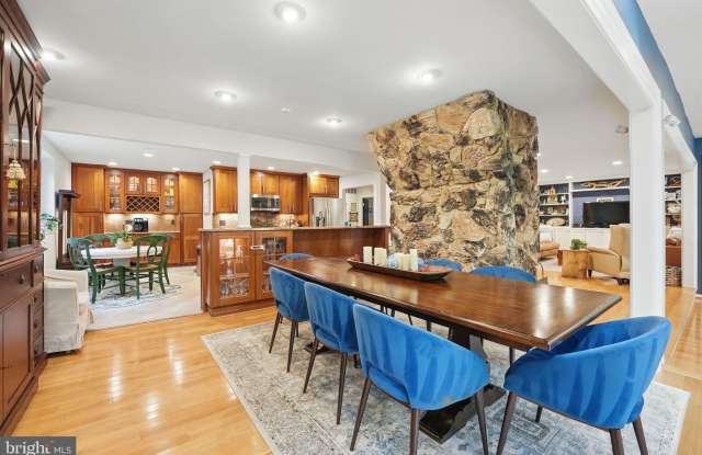Photo of 1406 COLLEEN LANE