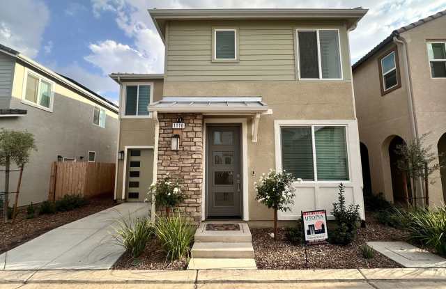 Photo of $300 - MOVE IN SPECIAL - Must See! 3 bedroom, 2 bathroom located in Beautiful Maderaa