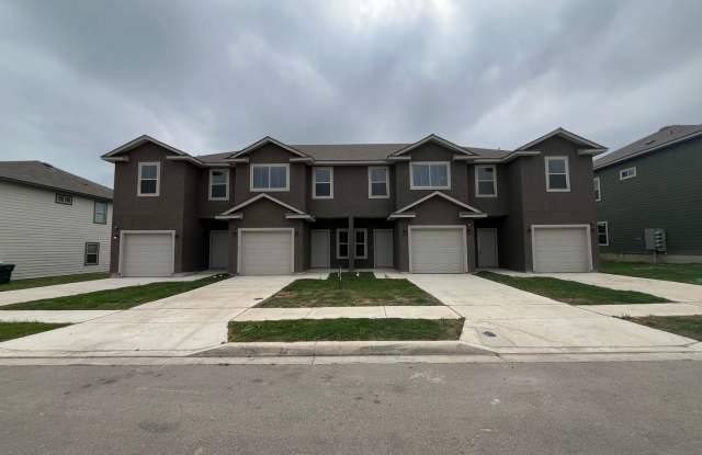 13207 Reid Meadows, Live Oak, TX. 78233