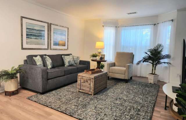 900 Taylor Street 210