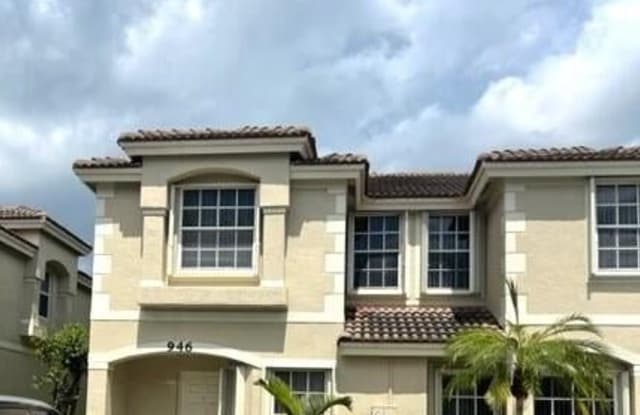 946 Summit Lake Drive - 946 Summit Lake Drive, Palm Beach County, FL 33406