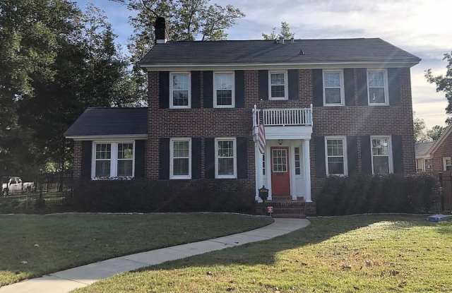 Beautifully renovated 3 bed / 3 bath North Hill home