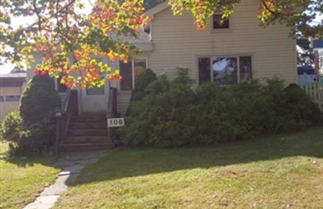 Beautiful 3 bdrm Home! Double Lot!