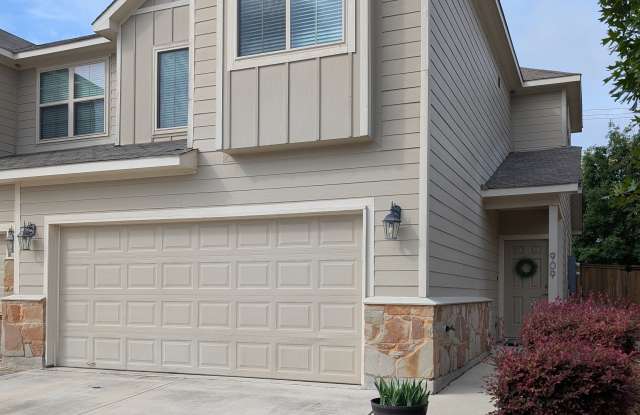 909 Crystal Brook Cove