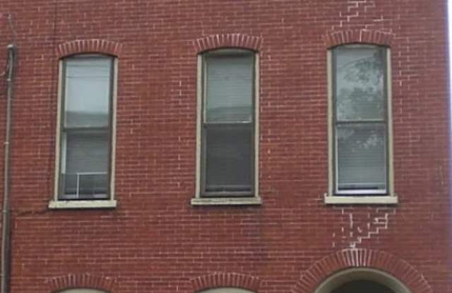 129 E Walnut St APT 3