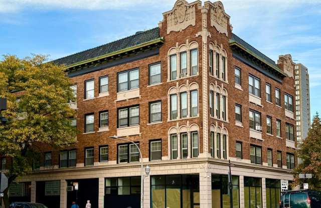 Photo of 1066 W Berwyn