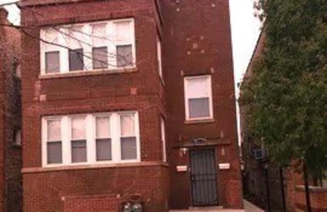 Photo of 6635 S Maplewood Avenue