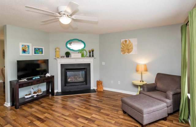 Room in 3 Bedroom Home at Spindlewood Ct