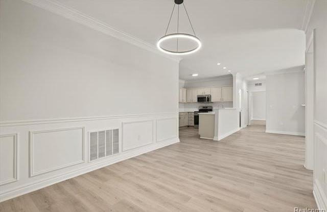 5685 TWIN OAKS Drive