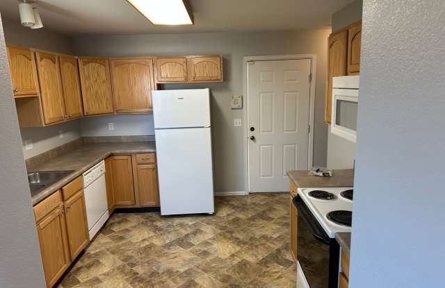 Charming 3BD Townhome in Gated Community just minutes from Peterson AFB  Fort Carson - Security Deposit Waiver Available