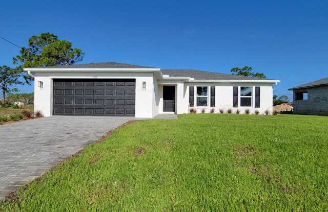 Charming & Modern 4 Bed 2 Bath with Screened Lanai