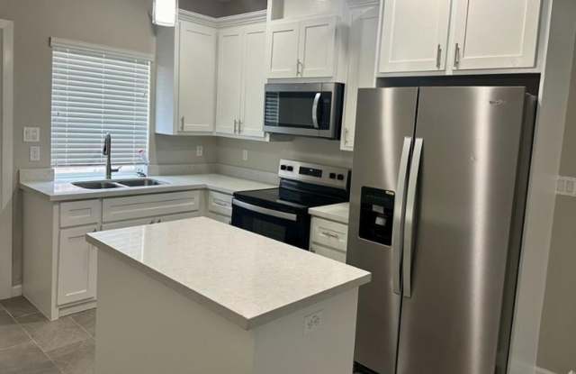 Charming 3BR Duplex in Alton