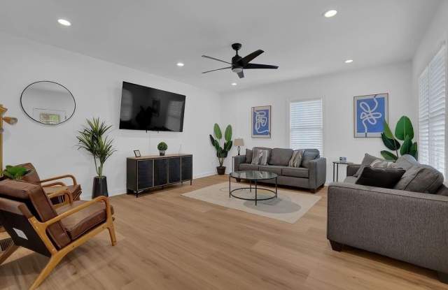 438 Hamilton E Holmes Drive