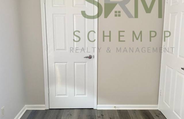 Second floor two bedroom apartment in Portland- Section 8 accepted **1/2 off first months rent**