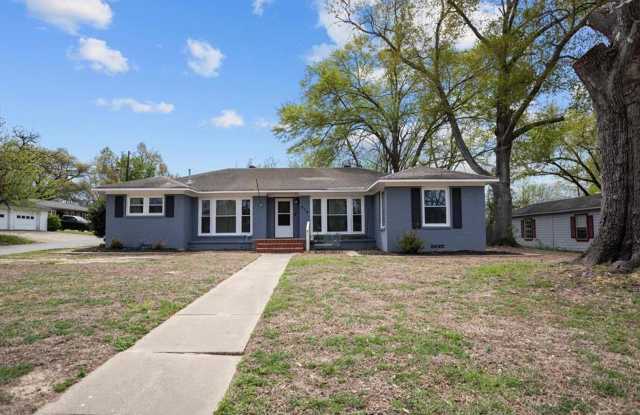 Photo of 3 Bedroom 2 Bath 2 Carport Rental in Lindale!
