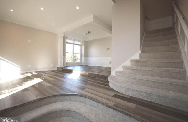 47616 WATKINS ISLAND Square