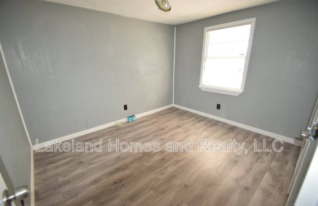 842 Crestview Avenue