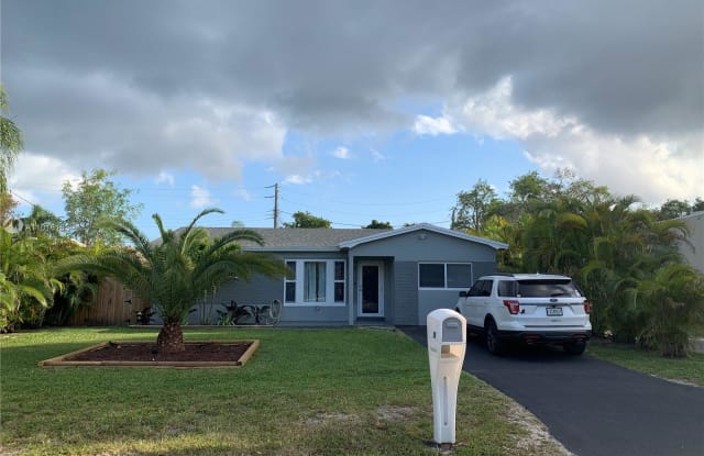 28 SE 7th St - 28 Southeast 7th Street, Dania Beach, FL 33004