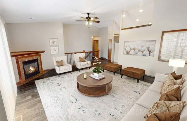 3 BA, 2 BA TOWNHOME THAT IS SPACIOUS LIKE A HOUSE! AMENITY FILLED!