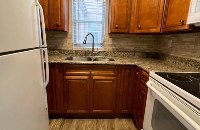 1 Bedroom 1 Bathroom Lake Katherine Village Condo Available Now !!!