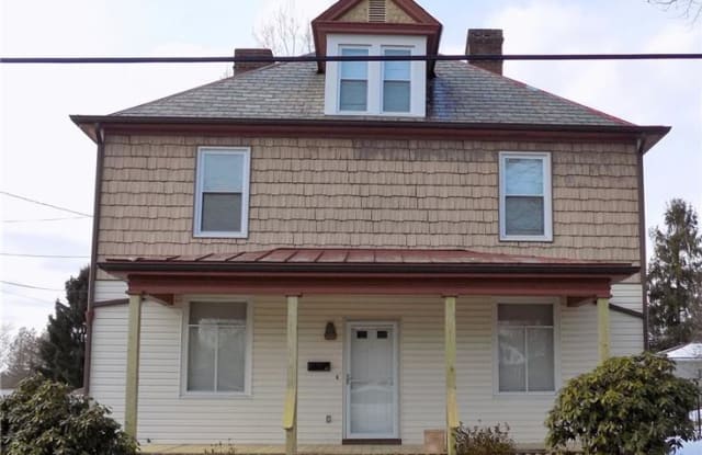 53 Oakland Ave - 53 Oakland Avenue, Uniontown, PA 15401