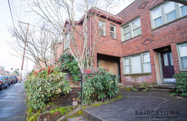 2933 SE Hawthorne - 2933 Southeast Hawthorne Boulevard, Portland, OR 97214