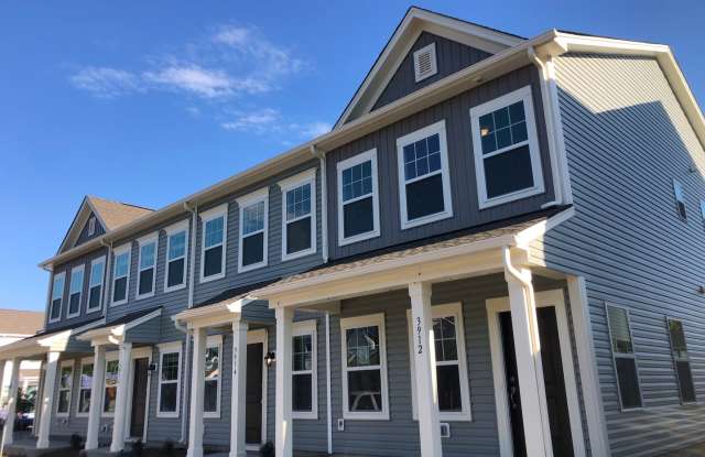 BEAUTIFUL 2 Bedroom Townhome in Midland - AVAILABLE January 2026