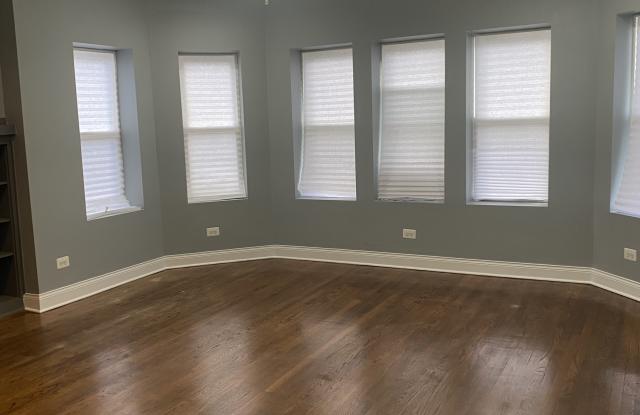 Photo of 8053 South Champlain Avenue Unit 1