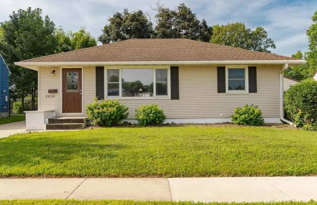 Photo of 2010 16 1/2 St NW