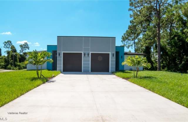 2401/2403 Matena Avenue S