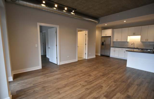 3833 N Broadway