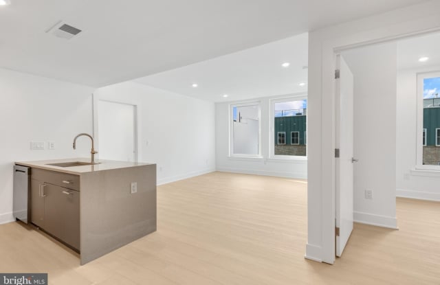 2000 DREER Street unit: 405