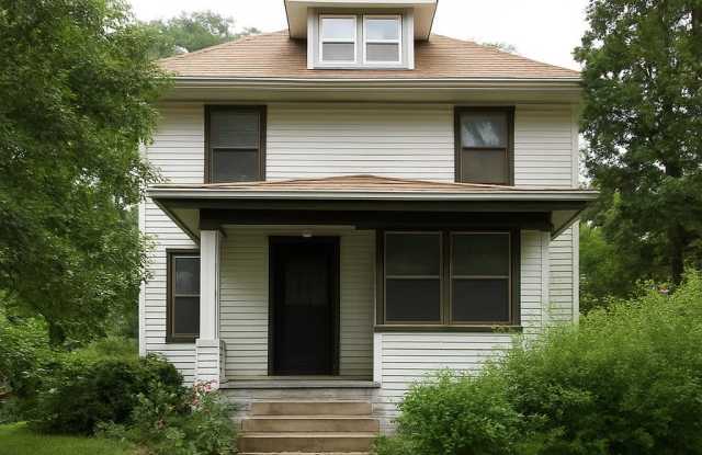 1600 B Avenue Northeast