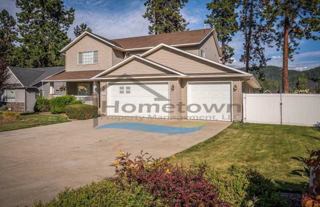 Large 4 Bed 2.5 Bath Home at the base of Canfield Mountain! - 3934 North 22nd Street, Coeur d'Alene, ID 83815