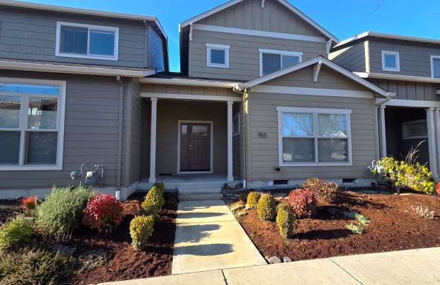 Photo of 3 Bedroom townhouse with stunning Ashland views! | Available Now