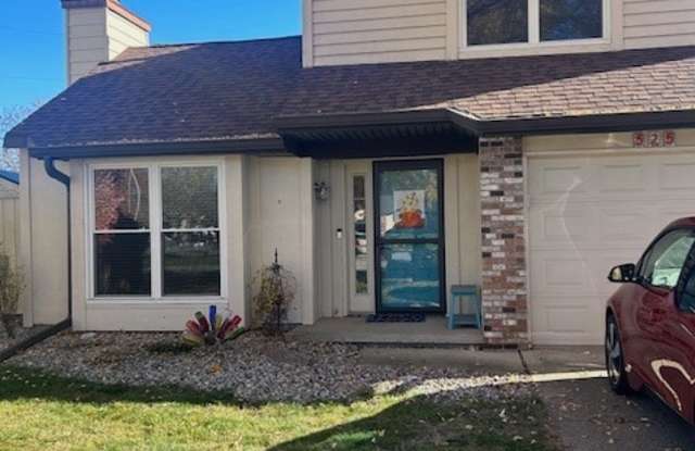 Photo of 525 Wellington Court - 1