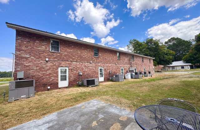 2/1.5 1400sqft Townhouse with Water, Trash, Sewer, Included