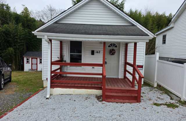 Charming 1 Bedroom Home Near Downtown Mount Airy