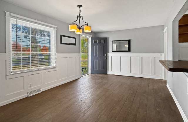 5325 W Smith Valley Road