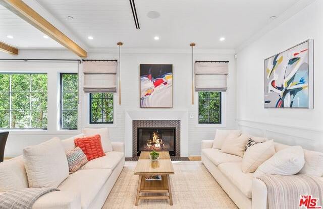 838 N Sierra Bonita Ave