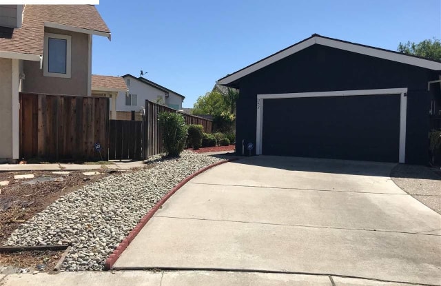 353 Hazelnut Ln - 353 Hazelnut Lane, Oakley, CA 94561