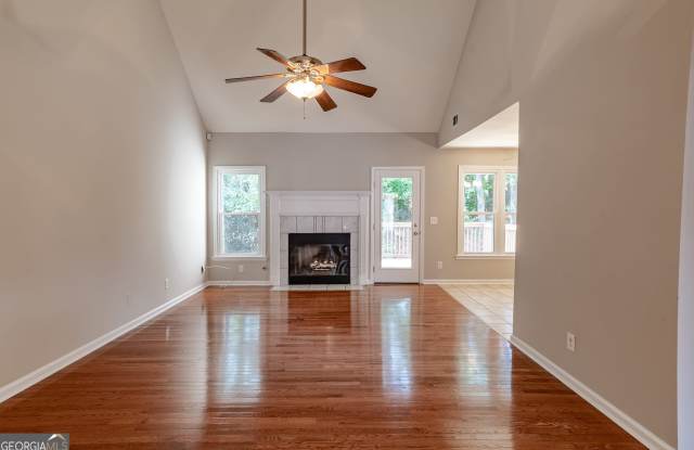 705 Oxford Crest Court NW