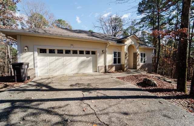 Beautiful private home with a great layout, beautiful wooded views and serene setting. Call 501-922-9997 to set up a showing