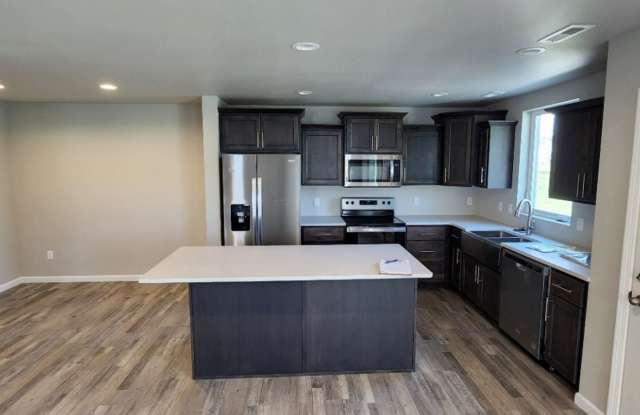 Modern 3 bed 2.5 bath twinhome in South Bismarck